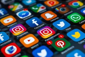 Smartphone screen showing social media app icons